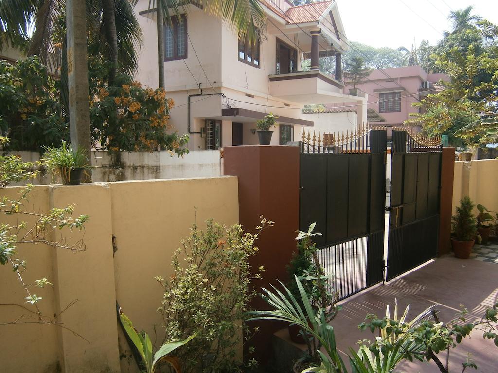 Homestay Lazar Residency *